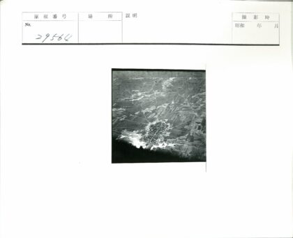 乡村鸟瞰中心城镇与田园风光.jpg