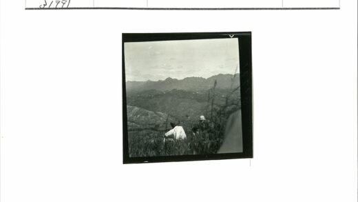 云雾山脉草地远眺.jpg