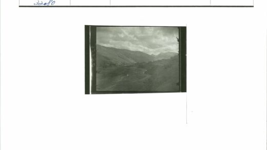 云雾山谷山峰景观.jpg
