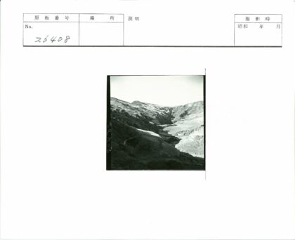 云雾缭绕山地风光.jpg