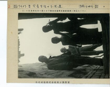 五人合影蓝天背景.jpg