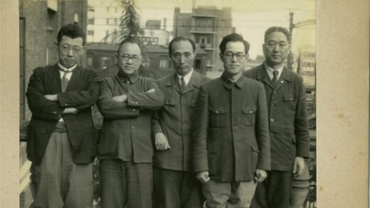 五人城市阳台正式合影.jpg