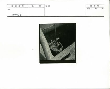 井边编织篮子与木梁.jpg