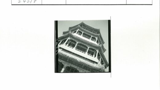 亚洲传统多层宝塔建筑.jpg