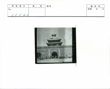 亚洲钟楼建筑入口沙袋防护.jpg