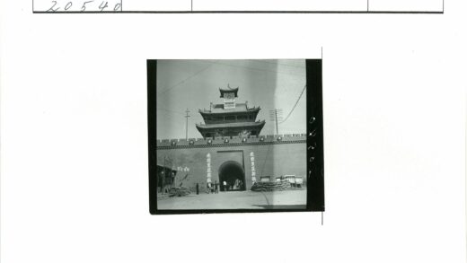 亚洲钟楼建筑入口沙袋防护.jpg
