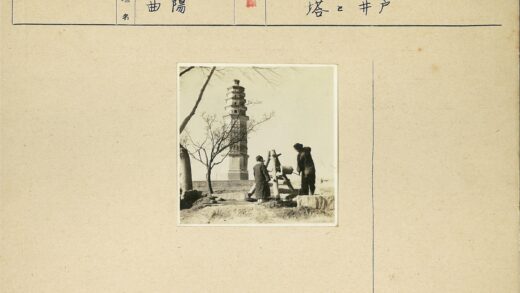 亲子手摇装置与宝塔风景.jpg