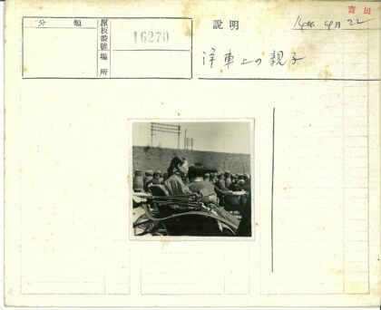 人力车与人群街景.jpg