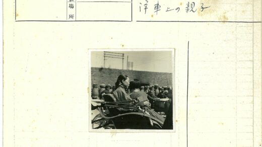 人力车与人群街景.jpg
