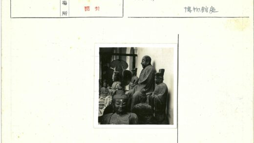 人物石雕群与拱门建筑细节.jpg