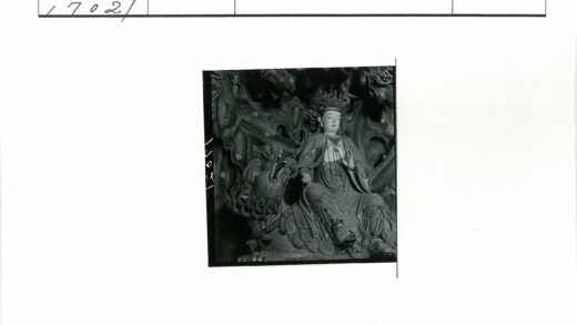 人物骑龙雕刻黑白照.jpg