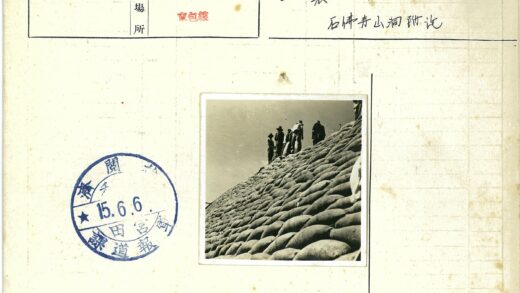 人群观察堆叠袋表面.jpg