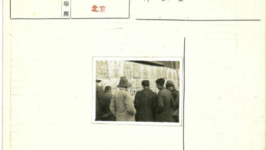 人群观赏艺术墙.jpg