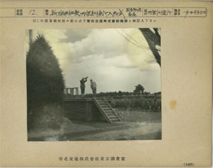 人群队形户外望远镜观察.jpg