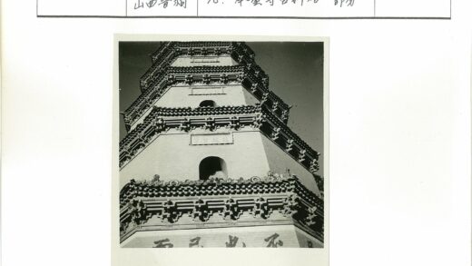 仰拍多层宝塔建筑结构.jpg