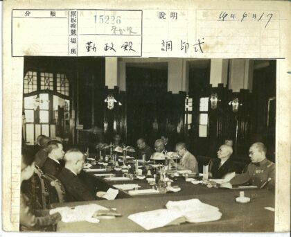 会议室装饰照明讨论场景.jpg