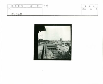 传统与现代建筑交融的城市广场景观.jpg