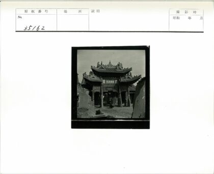 传统东方雕刻大门街景.jpg