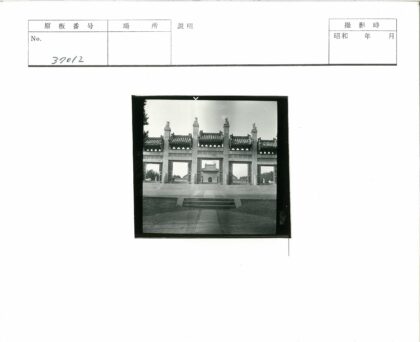 传统中国建筑大门细节特写.jpg