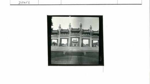 传统中国建筑大门细节特写.jpg