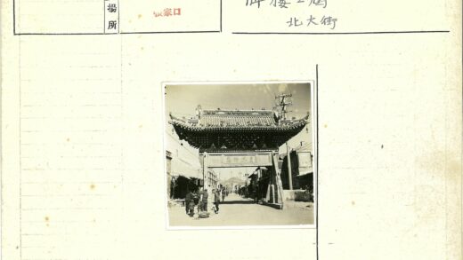 传统中国建筑街景远山.jpg