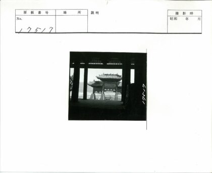 传统中式廊道山景建筑.jpg