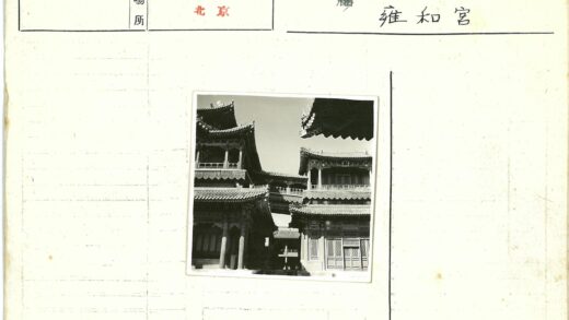 传统中式建筑华丽屋顶特写.jpg