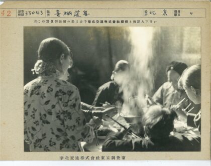 传统中式聚餐温馨瞬间.jpg