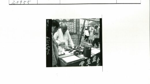 传统书法工具市场摊位对话.jpg