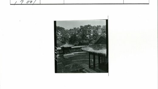 传统亚洲庭院池塘景观.jpg