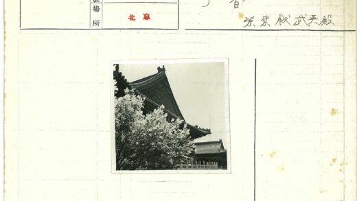 传统亚洲建筑与自然庭院景观.jpg