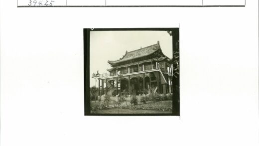 传统亚洲建筑与花园景观.jpg