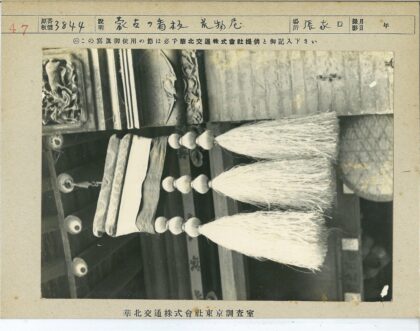 传统仪式白色长流苏装饰特写.jpg