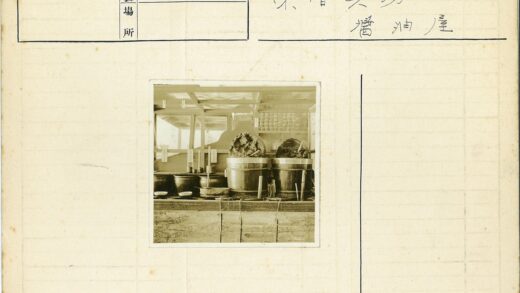 传统厨房木梁架与厨具陈列.jpg