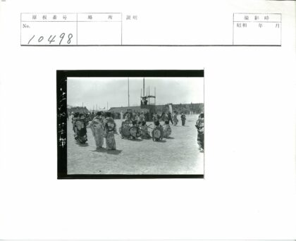 传统和服露天表演场景.jpg
