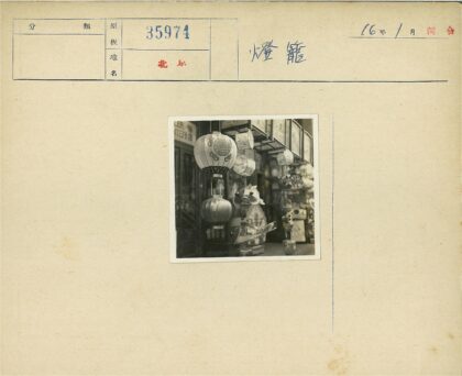 传统商店节日装饰街景.jpg