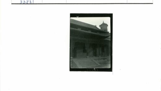 传统多层宝塔屋檐建筑.jpg