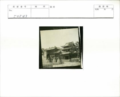 传统多层宝塔建筑雕刻屋顶.jpg