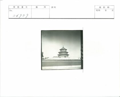 传统多层宝塔晴空远树景.jpg