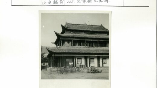 传统多层建筑华丽屋顶景观.jpg