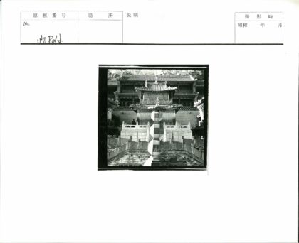传统多层建筑庭院石碑景观.jpg