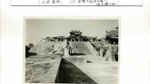 传统多层建筑石阶石墙风景.jpg