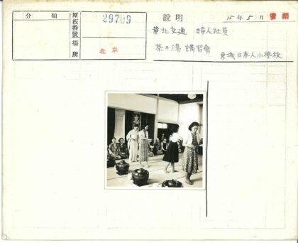 传统妇女室内手工艺活动.jpg