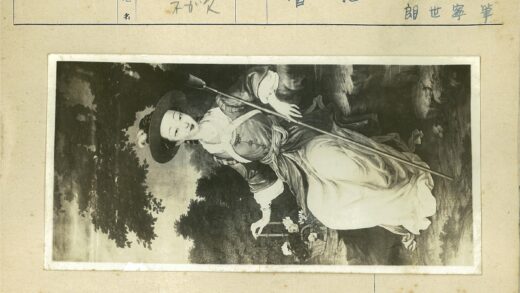 传统妇女持棍采花自然景.jpg