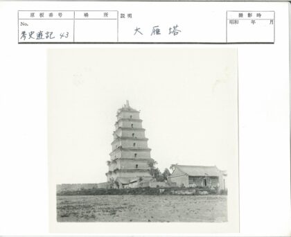 传统宝塔与古建筑风景.jpg
