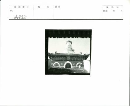 传统宝塔与圆柱塔建筑雕刻.jpg
