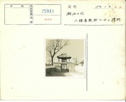 传统宝塔与石墙景观.jpg