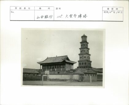 传统宝塔寺庙晴朗天空.jpg