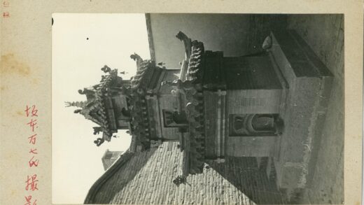 传统宝塔建筑细节特写.jpg