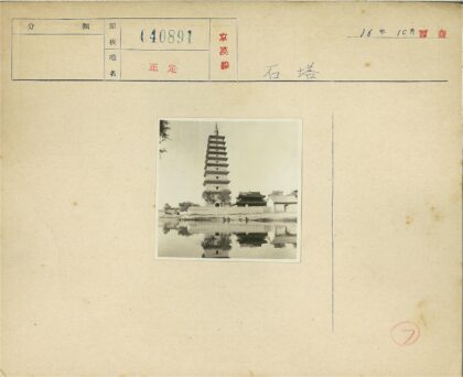传统宝塔水景人文照.jpg